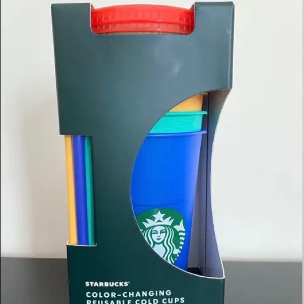 Nee pack of 2020 color changing Starbucks cups. Will trade for a studded cup.